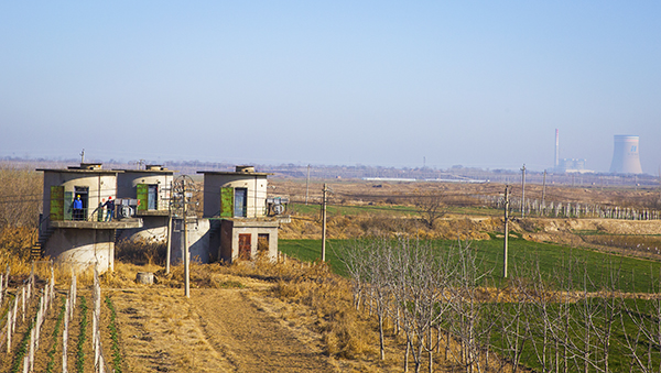02   每次巡檢井群單趟六公里，由于疫情各個路口封路大家只能步行，每次巡檢需要兩到三小時。.jpg