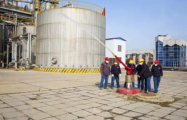 10  2020年2月18日早晨九點半，消防隊人員在檢查水炮的正常使用情況。.jpg