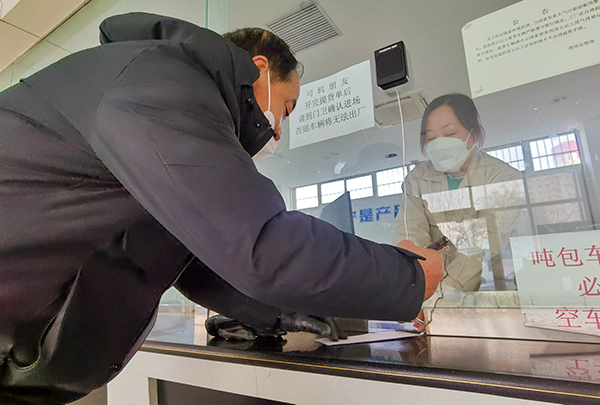 1675148288367057.jpeg 開(kāi)票窗口熱情服務(wù)(副圖).jpg