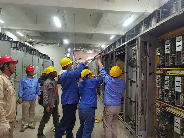 1683786245391579.jpeg 5月9日,攻堅小組正在嘗試拆除.jpg