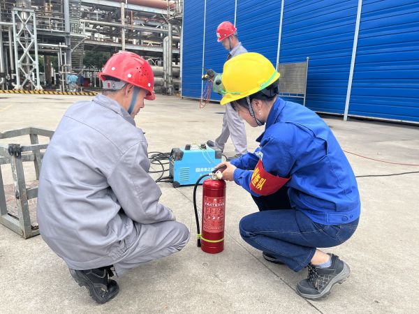 黨員突擊隊 檢修現場最可愛的人-王曉變.jpg