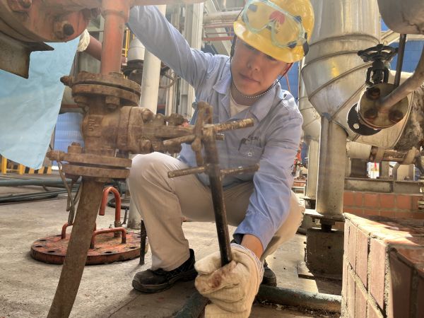 黨員突擊隊 檢修現場最可愛的人-趙冬.jpg