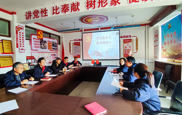 1月25日  黨員方圓青發表觀后感.jpg