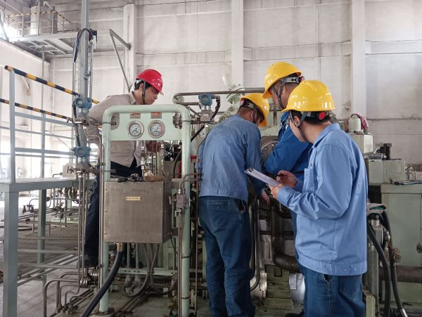 三期檢修現(xiàn)場，計(jì)控電儀部在進(jìn)行“精益檢修 安全有我”主題活動(dòng)的安全檢查（1）.jpg