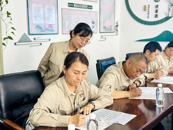 4月18日下午，物料車間黨支部組織運行崗位職工開展“書廉韻 倡廉潔”仿宋字書廉比賽。 (2).JPG