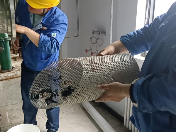 2024年5月2日，崗位人員自行拆除過濾器清理濾網，除污去垢凈裝置。.jpg
