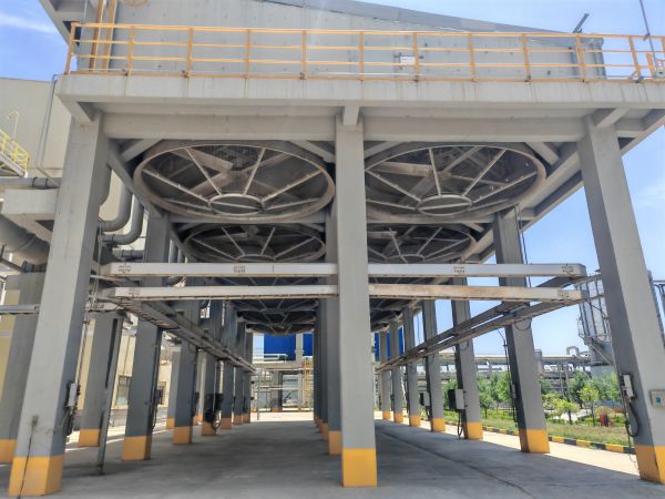 圖1 6月24日，清洗后空冷島實況。肖歡  攝.jpg