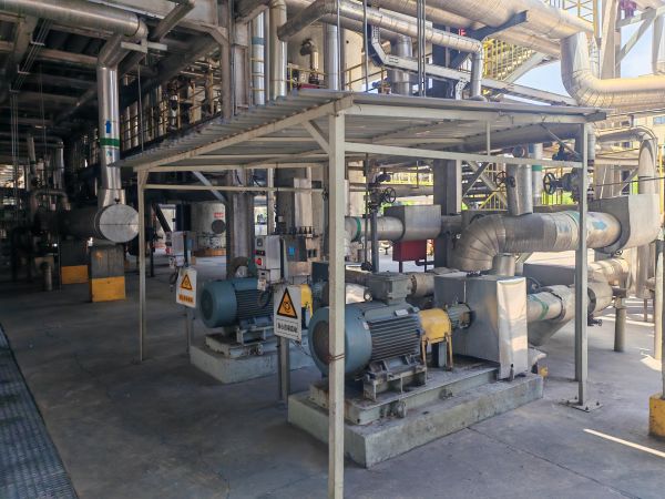 圖2 6月20日，搭建機泵遮陽棚實況。肖歡 攝.jpg