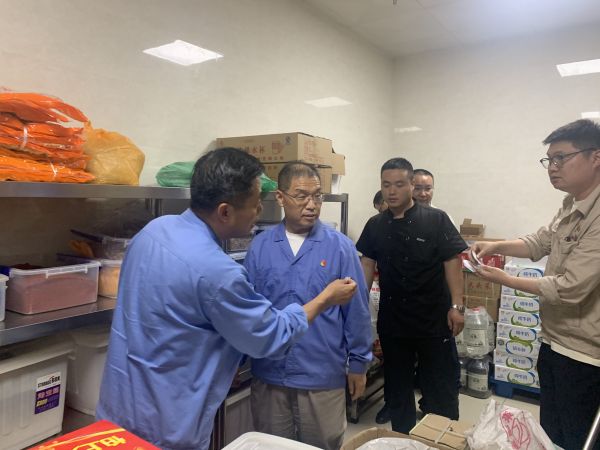 7.10公司領導深入施工現場、職工餐廳督導檢查附圖3.jpg
