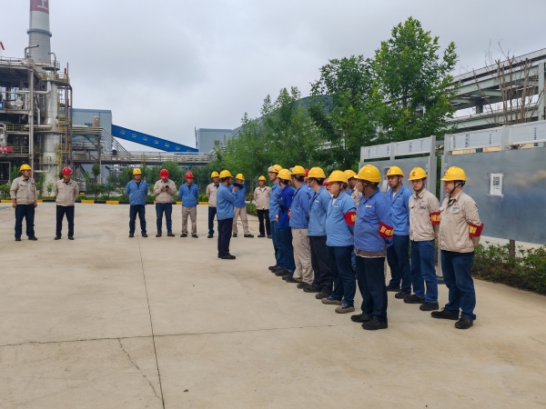 圖1 7月10日，制氣車間管理人員、化工四班全體人員參與演練。陳科武 攝.jpg