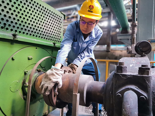 9月17日中秋節上午8點15分郝志豪對備機進行盤車   600.jpg