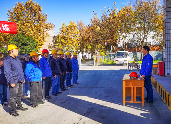 11月27日物資采供部開(kāi)展油庫(kù)應(yīng)急演練活動(dòng).jpg