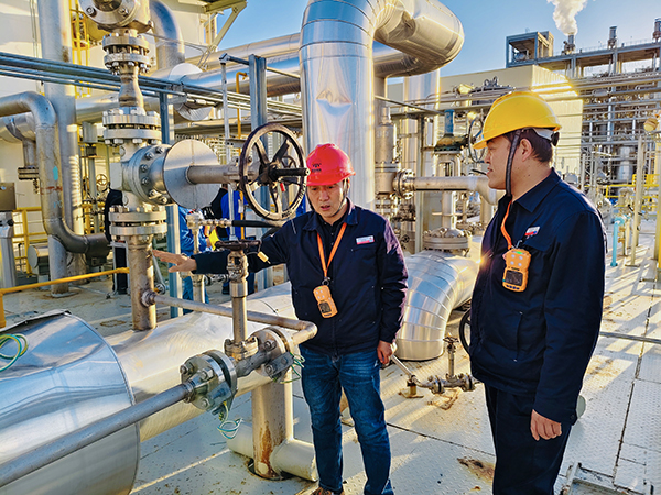 2月27日，車間管理組例行裝置區隱患排查，全員佩戴移動式四合一氣體檢測儀，以上率下 照片.jpg