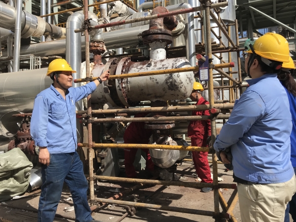 151744682775945185.jpg 唐文斐正在講解換熱器檢修要點.jpg