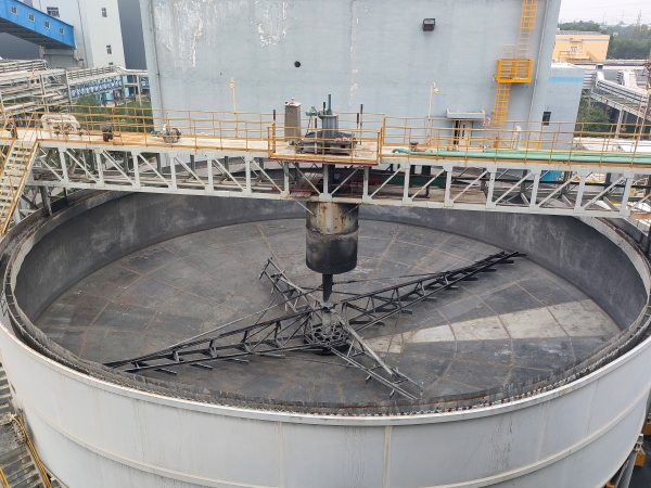 2025年中修，清理沉降槽工作.jpg