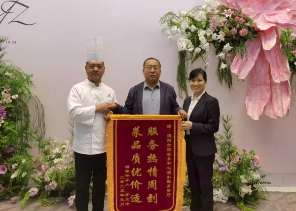 國(guó)慶堅(jiān)守優(yōu)服務(wù) 金秋盛宴贏贊譽(yù)（圖片2）.jpg
