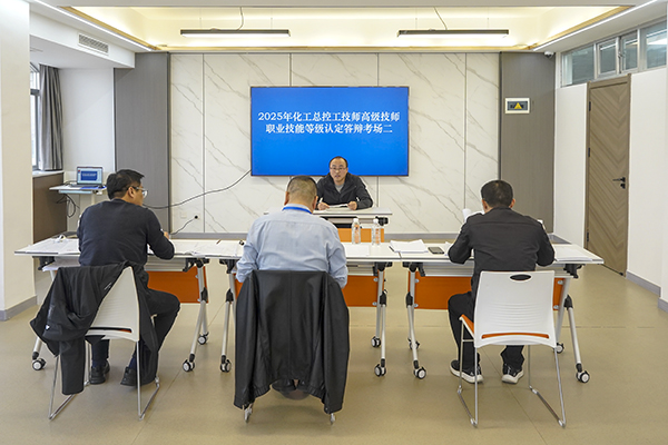 論文答辯現場  600.jpg